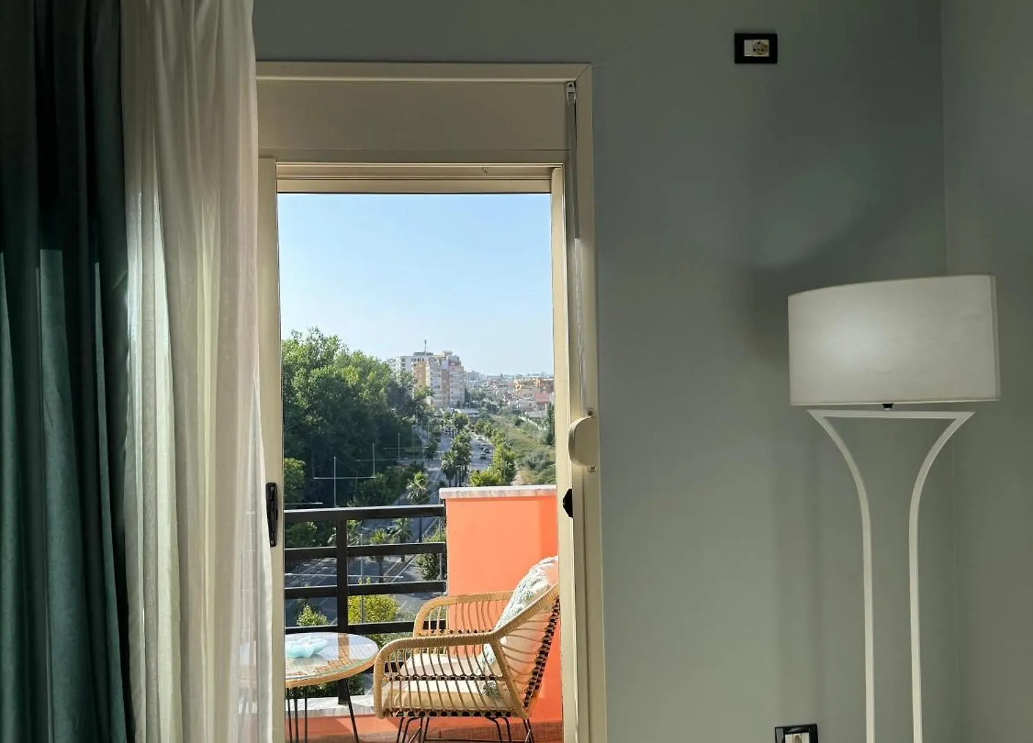 H Apartment Дуррес